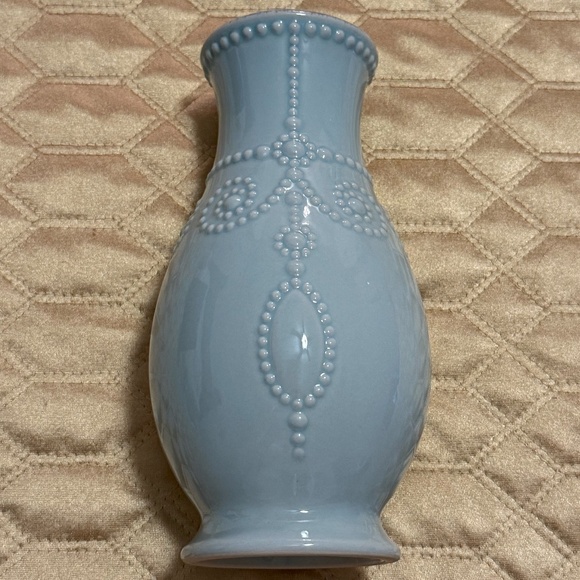 LENOX AMERICAN BY DESIGN FRENCH PERLE 8" FLUTED FOOTED VASE in Ice Blue - Picture 2 of 7